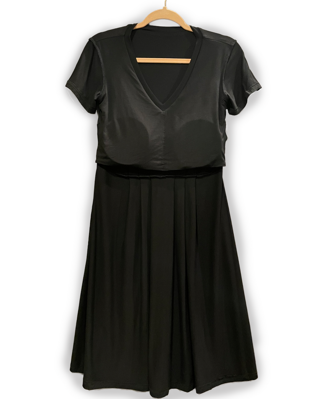 BEA Pleat-Waist Bamboo Braless V-Neck Dress inner layer - black color